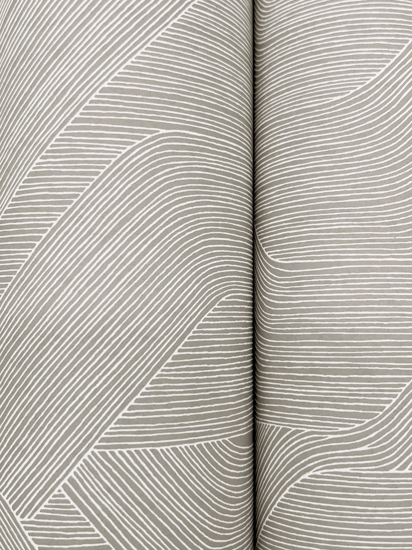 Fine Line Geometric Wallpaper- Grey