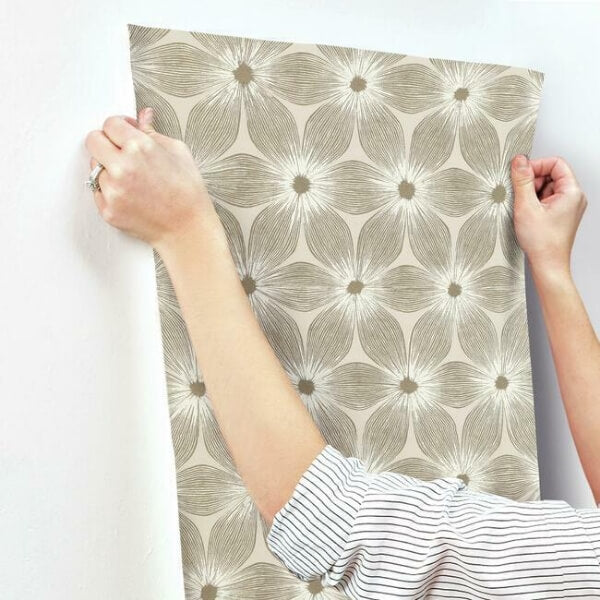 Everlasting Beige & Gold Wallpaper