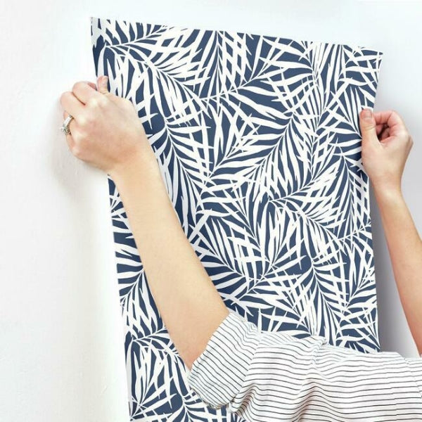 Oahu Fronds Navy & White Wallpaper