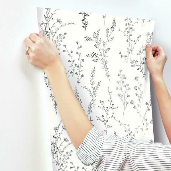 Wildflower Sprigs Black & White Wallpaper
