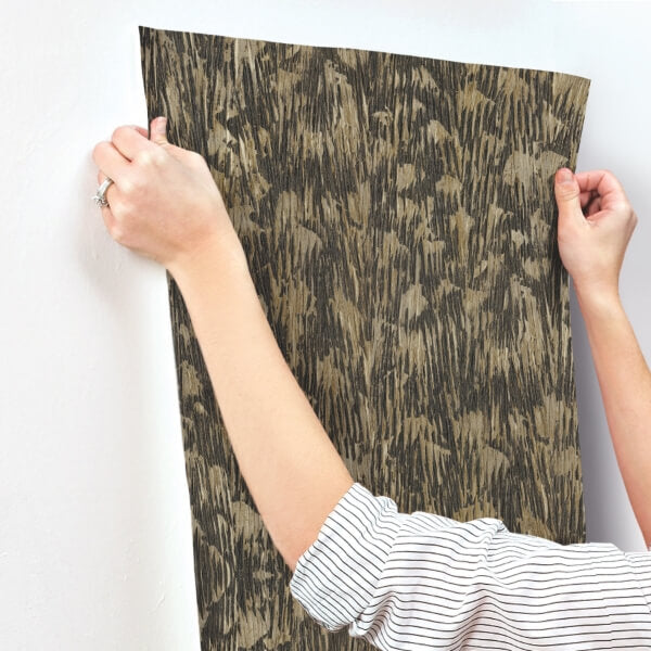 Gilded Plume Black Wallpaper