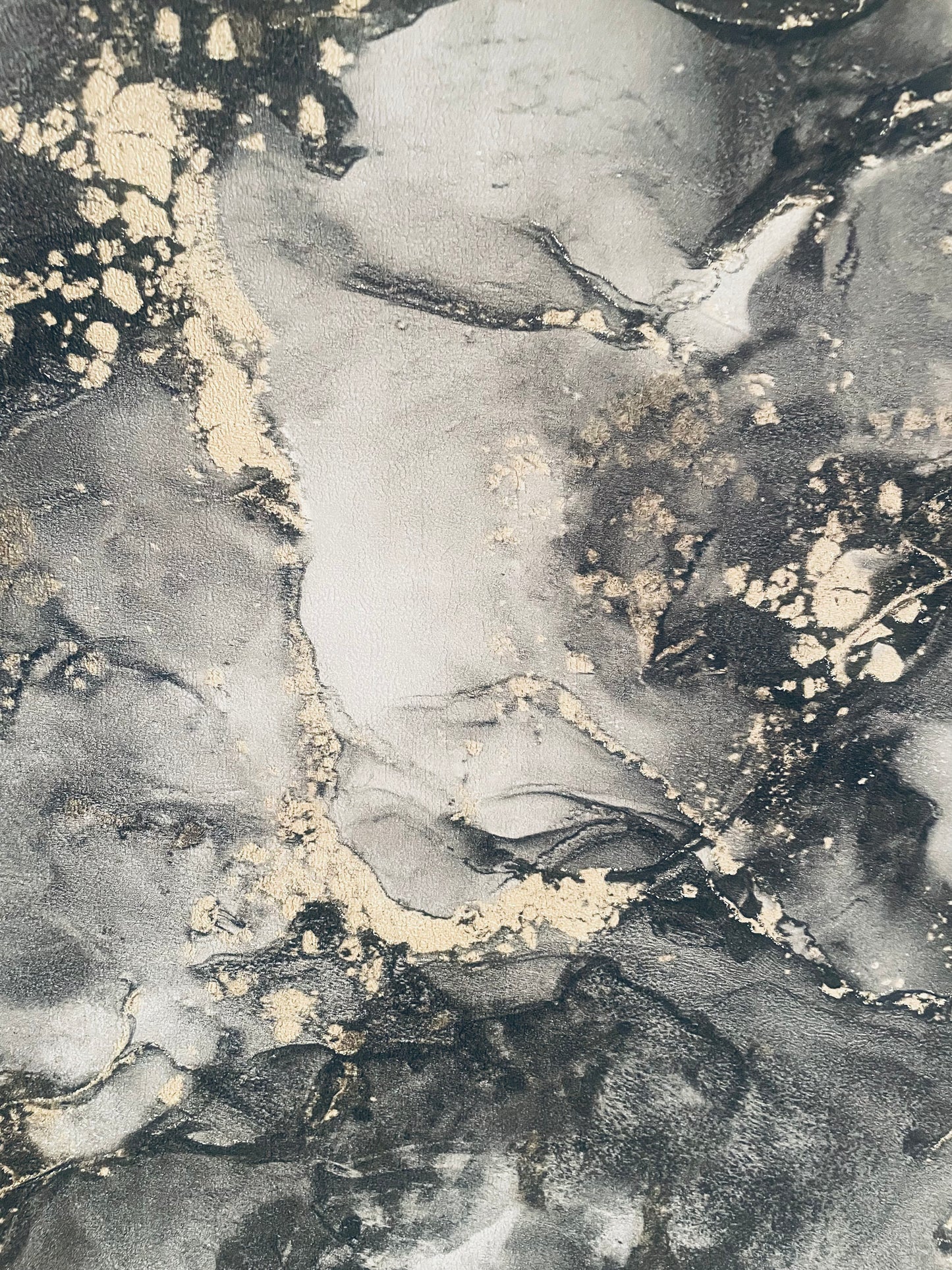 Dazzling Black-Gold Marble Wallpaper