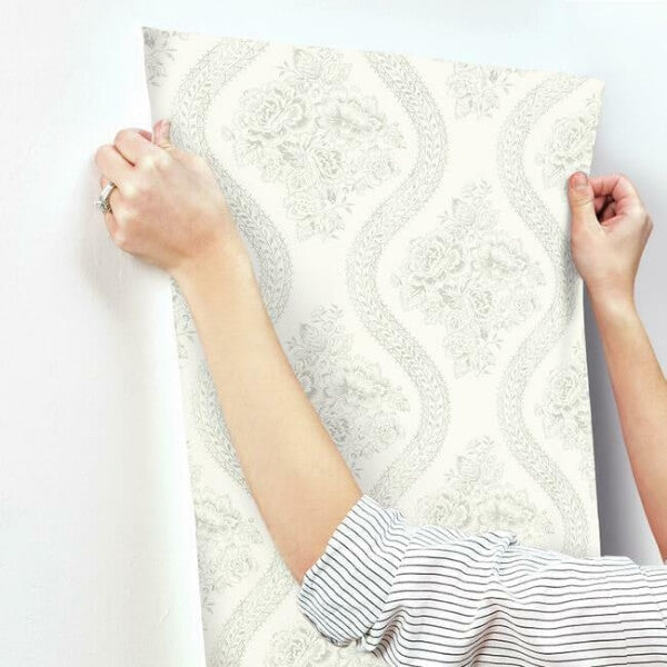 Coverlet Floral Grey & Off White Wallpaper