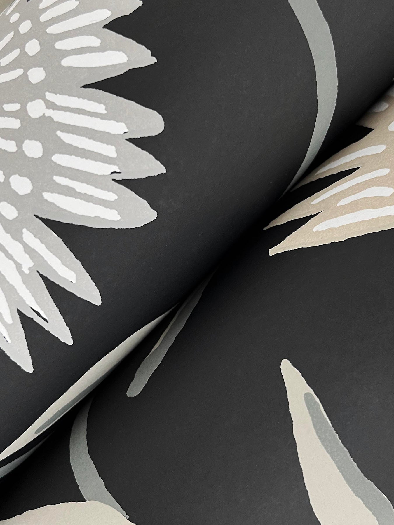 Aster Wallpaper- Black