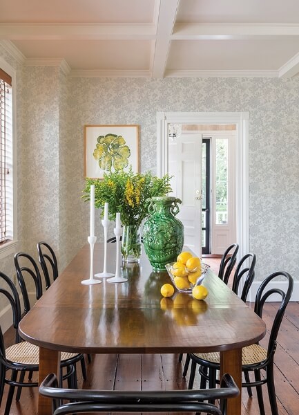 Helen Light Grey Floral Trail Wallpaper