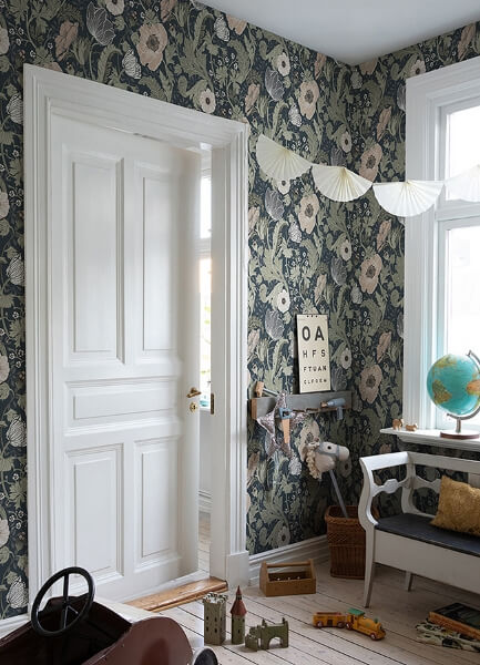 Anemone Navy Floral Wallpaper