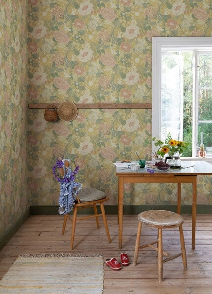 Växa Butter Rabbits & Rosehips Wallpaper