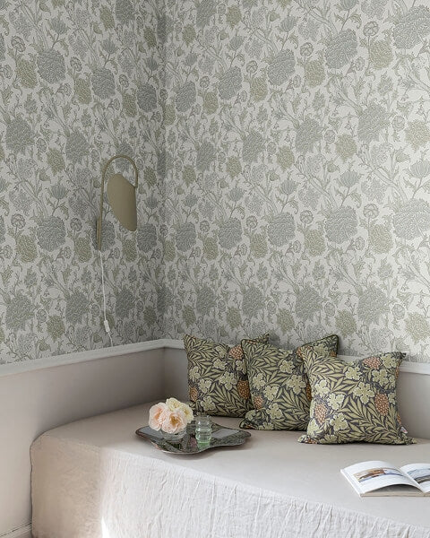 Cray Light Green Floral Trail Wallpaper