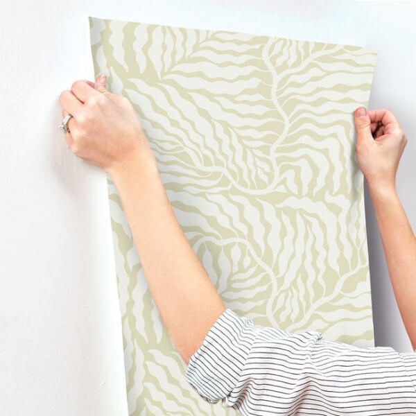 Fern Fronds Light Green & White Wallpaper