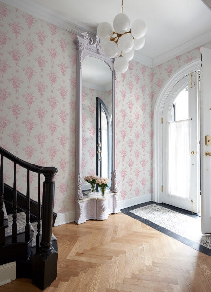 Rosie Arrangements Kiss Pink Bouquet Toss Wallpaper