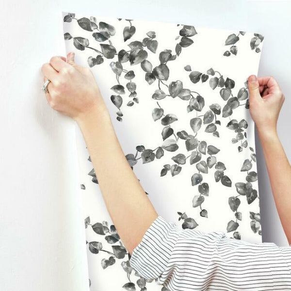 Creeping Fig Vine Black & White Wallpaper