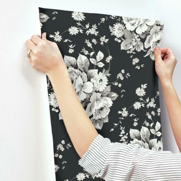 Heritage Rose Black & Grey Wallpaper