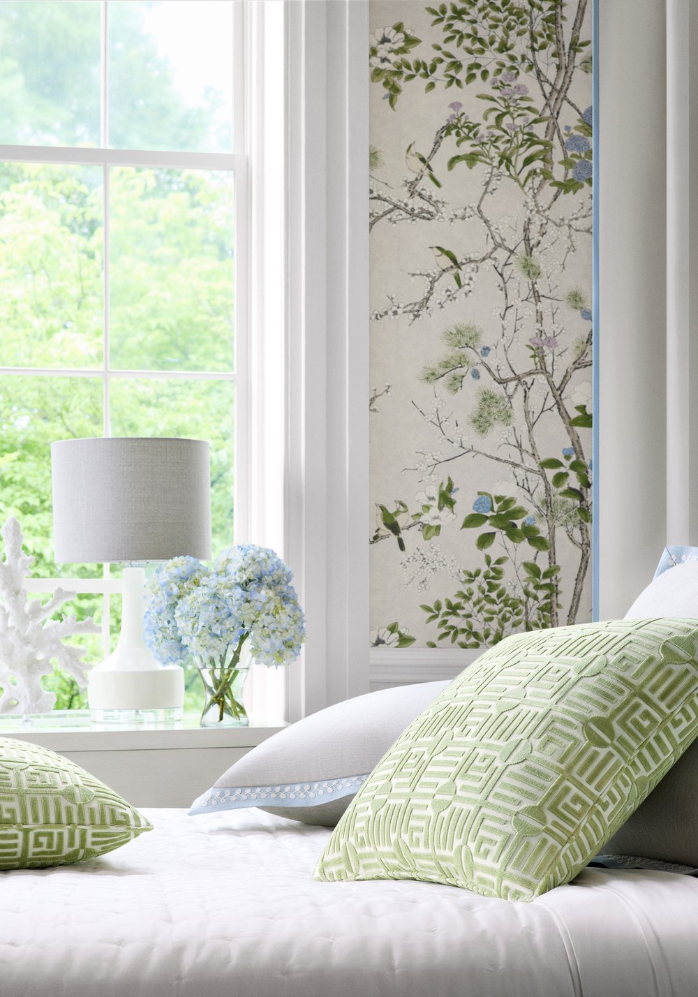KATSURA - Cream and Lavender Wallpaper.