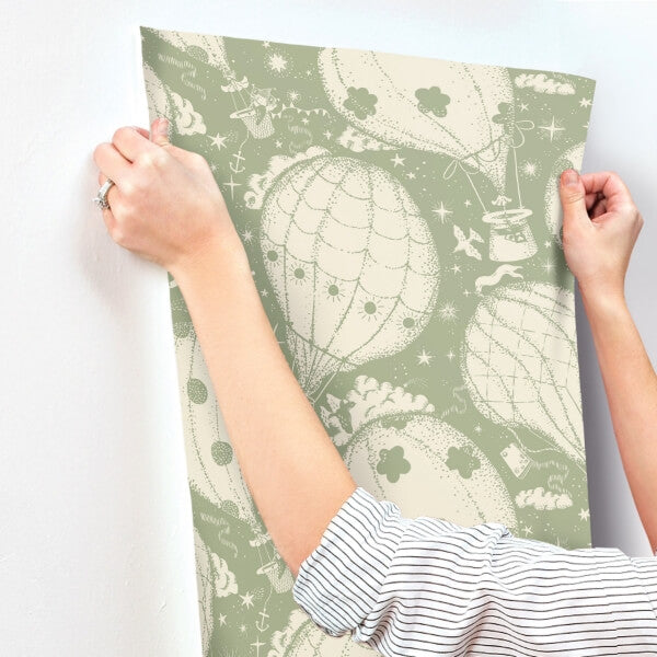 Ballongerna Green Wallpaper