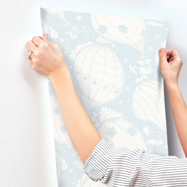 Ballongerna Light Blue Wallpaper
