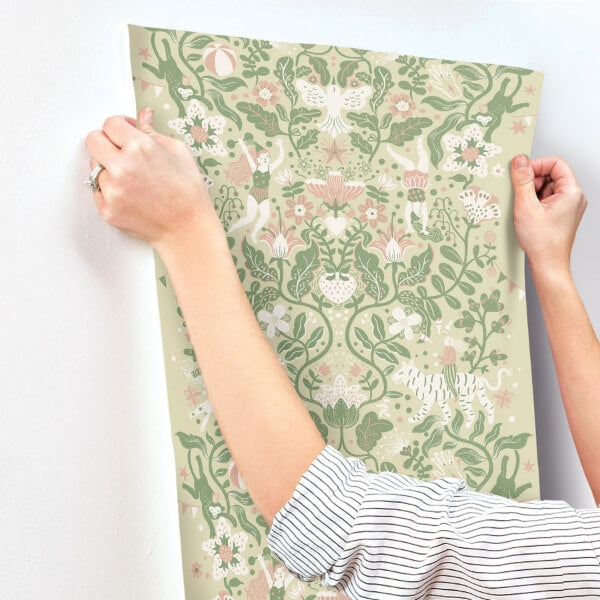 Cirkus Light Green Wallpaper