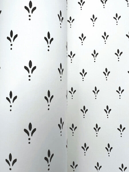Charm Black & White Wallpaper