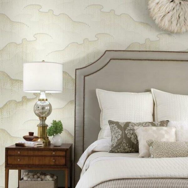 Moonlight Pearls Cream Wallpaper