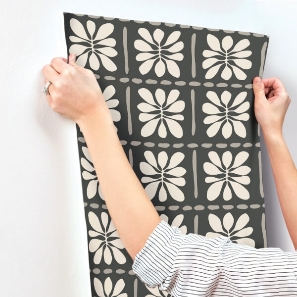 Mimosa Fleur Carbon Black Wallpaper