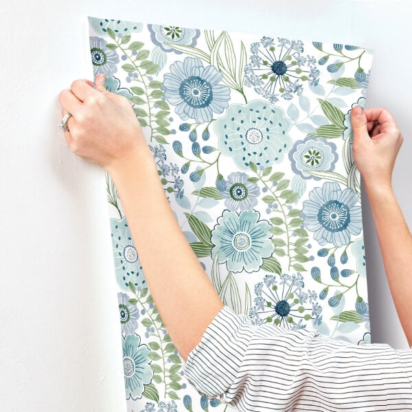 Artistic Bouquet Alpine & Leaf Wallpaper