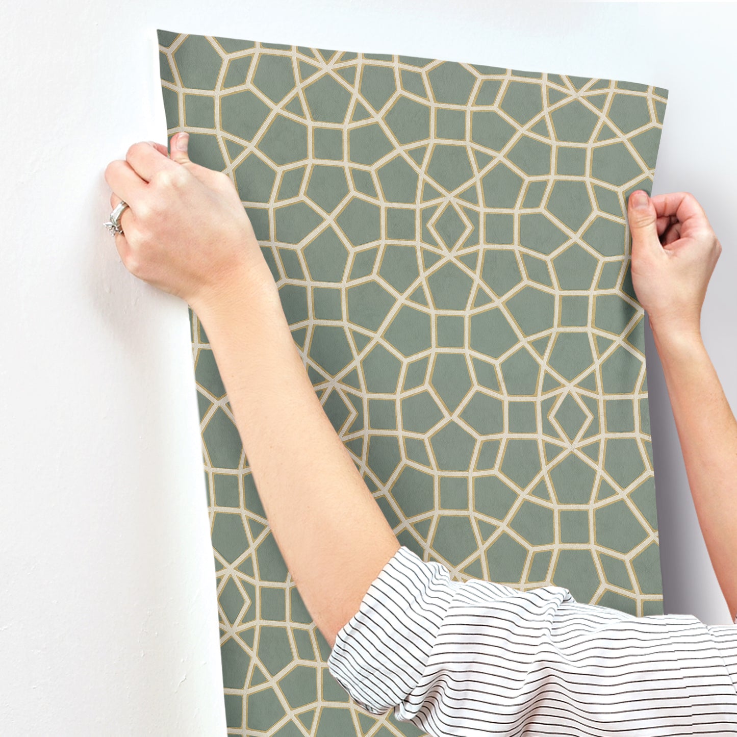 Sculptural Web Wallpaper Dark Green Gold